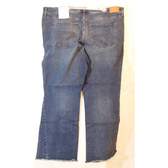 NWT 7 For All Mankind Jeans Women 28W Plus Flare Limited Edition Trendy High Ris - Picture 4 of 12
